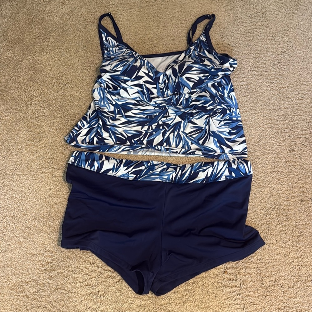 EUC South point woman’s 2 pc navy and white bathing suit 22W